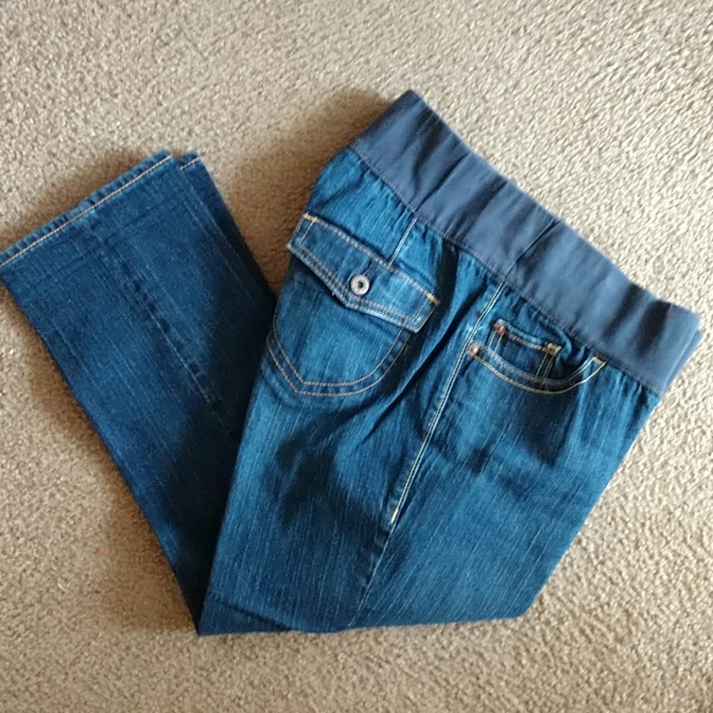 Gap Maternity Stretch Denim Capri. Sz 10. Like New